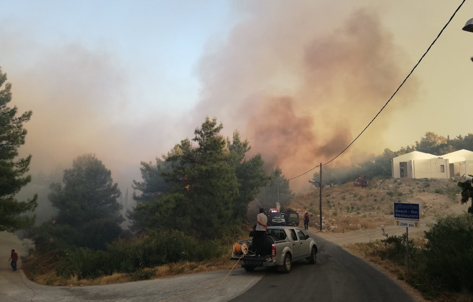 Σε εξέλιξη φωτιά στη Θεσσαλονίκη – Οι φλόγες απειλούν το Σέιχ Σου