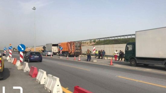 Νταλίκες συγκρούστηκαν στην Εθνική οδό Θεσσαλονίκης-Αθηνών