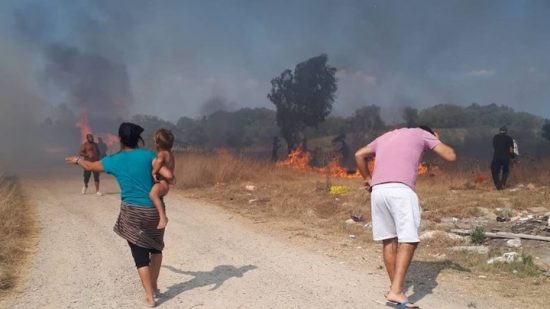 Μεγάλη φωτιά στην Κέρκυρα απειλεί κατοικημένες περιοχές – Εκκενώθηκαν δύο χωριά (pics & video)