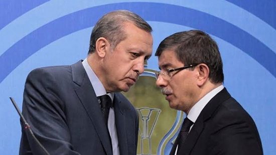 Ο Ερντογάν πετάει έξω από το κόμμα του τον πρώην πρωθυπουργό του, Νταβούτογλου