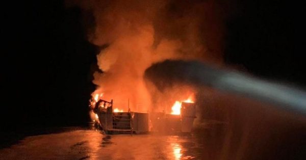 Ναυτική τραγωδία: Τουλάχιστον 25 οι νεκροί από την φωτιά σε πλοίο στην Καλιφόρνια (video)