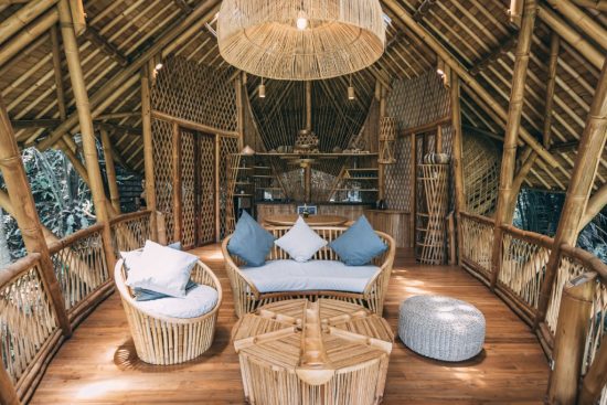 Aura House: Ένα μαγικό treehouse κρυμμένο μέσα σε ένα πυκνό δάσος στο Μπαλί (pics)