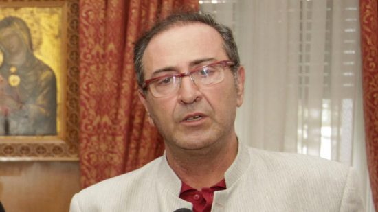 Η ΝΔ διέγραψε άμεσα τον Θ. Γιάνναρο για τα ρατσιστικά του σχόλια κατά μετανάστη
