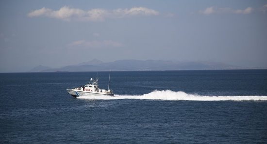 Φωτιά σε σκάφος στην Μονή Αίγινας