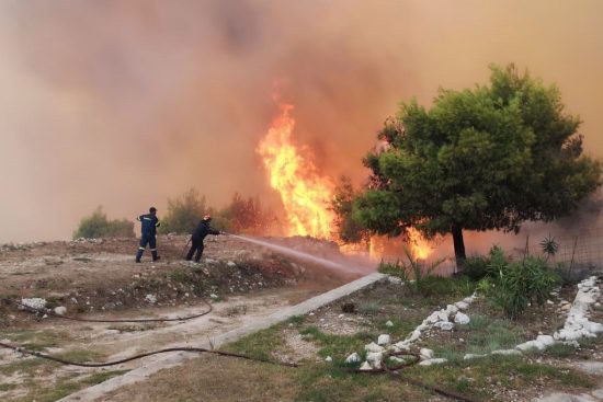 Φωτιά στη Ζάκυνθο: Εκτός κινδύνου τα χωριά- Σε ύφεση και το μέτωπο στο Λουτράκι
