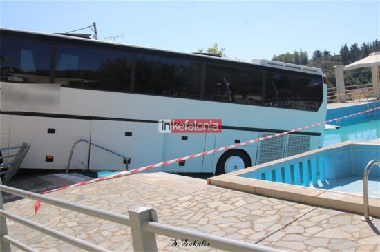 Κεφαλονιά: «Τρελή» πορεία λεωφορείου μέχρι την… πισίνα ξενοδοχείου