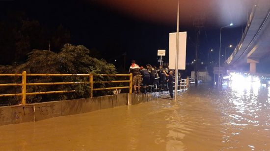 Σάρωσε την Ελλάδα η κακοκαιρία: Απίστευτες εικόνες με πλημμύρες, καταστροφές και εγκλωβισμένους (pics&videos)