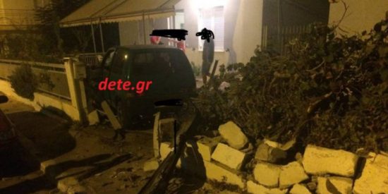 Σοκ στην Πάτρα: Αυτοκίνητο καρφώθηκε σε σπίτι