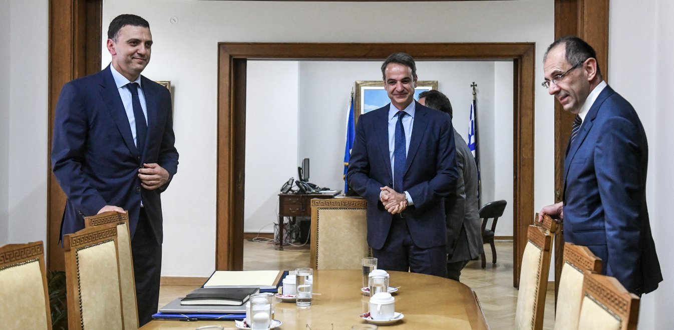 Σύσκεψη υπό τον Κυριάκο Μητσοτάκη  για τον αντικαπνιστικό νόμο