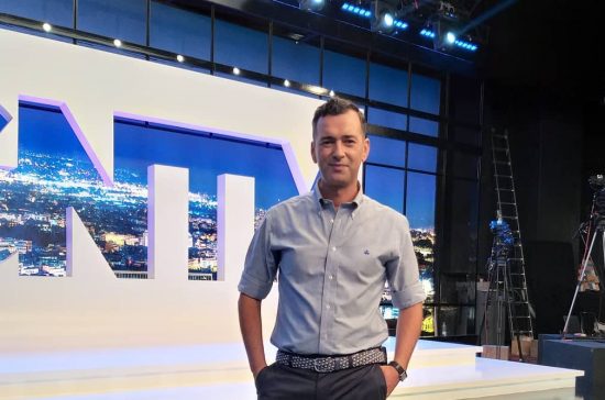 Άγγελος Μπράτης: Ο κριτής του GNTM χορεύει pole dancing (video)