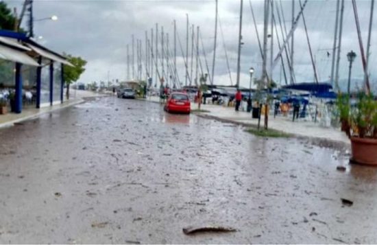 «Πνίγηκε» η Κεφαλονιά από την καταρρακτώδη βροχή – Πλημμύρισε το χωριό Αγία Ευφημία (pics)