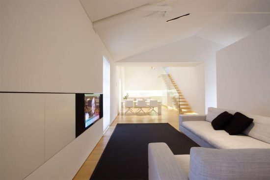 Ένα μινιμαλιστικό loft στη λίμνη Κόμο της Ιταλίας (11 pics)
