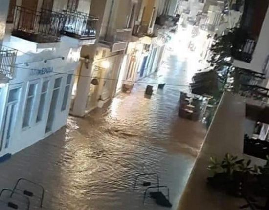«Πνίγηκαν» η Άνδρος και η Σύρος από την κακοκαιρία – Χείμαρροι οι δρόμοι, κατολισθήσεις και εγκλωβισμοί οδηγών (pics & videos)