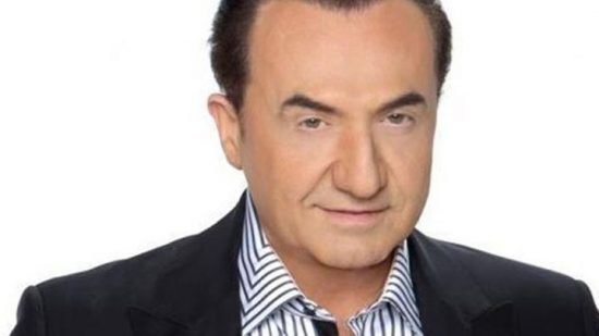 Ο Λευτέρης Πανταζής μάς δείχνει τη βίλα του στη Βουλιαγμένη (video)