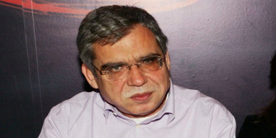 Πλήθος κόσμου στην κηδεία του δημοσιογράφου Κώστα Καίσαρη (pics)