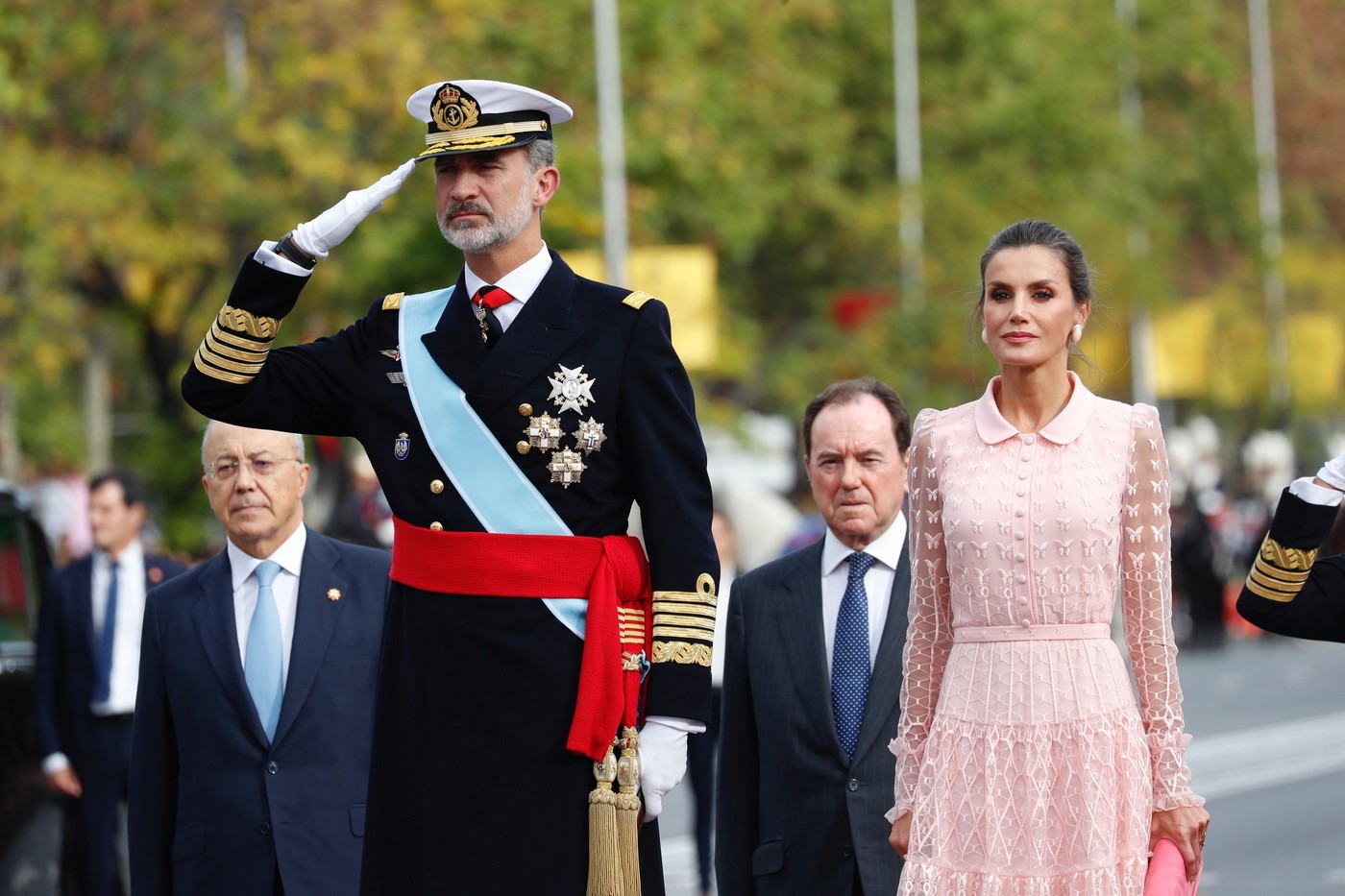Βασίλισσα Λετίθια: Ντυμένη από πάνω μέχρι κάτω στα ροζ στην Εθνική Ημέρα της Ισπανίας (pics)