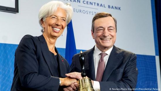 ΕΚΤ: Ο Ντράγκι παρέδωσε τη σκυτάλη στη Λαγκάρντ – Πανηγυρική τελετή παράδοσης-παραλαβής