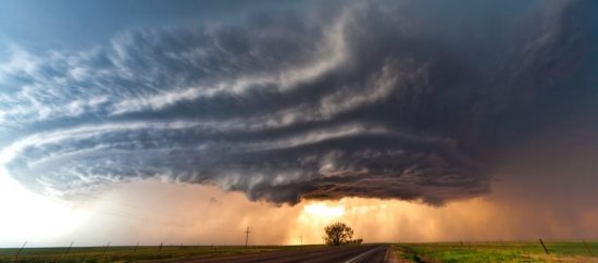 «Wall cloud»: Το καιρικό φαινόμενο που «σκέπασε» την Αττική – Πώς δημιουργείται (pics)