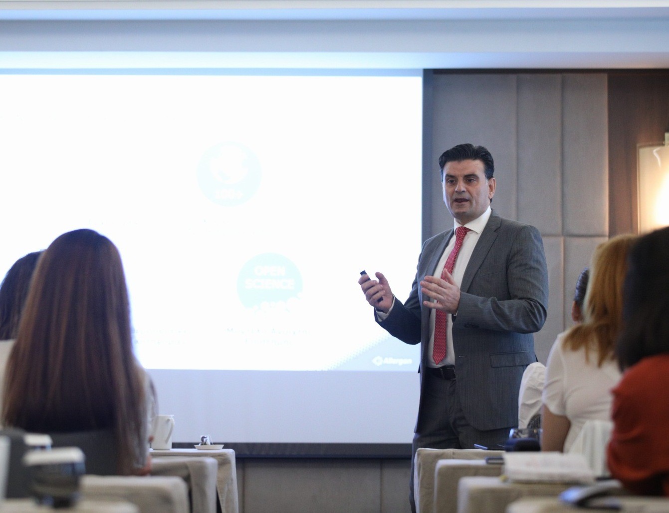 Ι. Μπεσσής (Allergan): Τεράστιες οι προοπτικές της εξαγοράς από την Abbvie