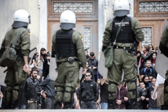 ΕΛΑΣ: Δύο Αστυνομικοί τραυματίες από τα επεισόδια στην ΑΣΟΕΕ, τρεις προσαγωγές