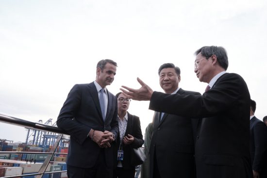 Στις εγκαταστάσεις της Cosco στον Πειραιά Μητσοτάκης και Σι Τζινπίνγκ