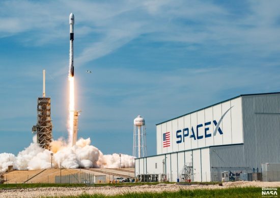 Space X: Εκτόξευσε 60 νέους δορυφόρους για τη παροχή internet – Ανησυχούν οι αστρονόμοι