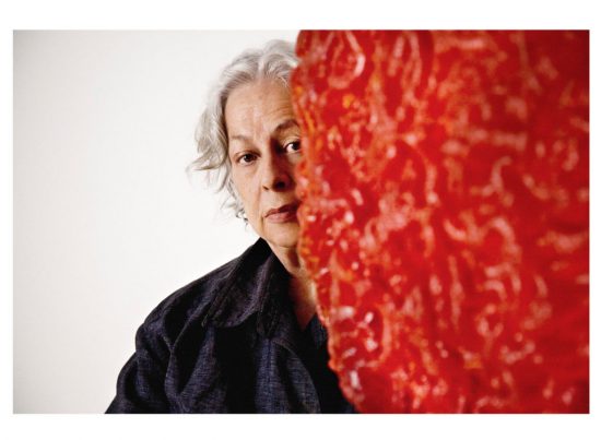 Lynda Benglis, η πρωτοπόρα καλλιτέχνης με την ελληνική καταγωγή στο Μουσείο Κυκλαδικής Τέχνης  