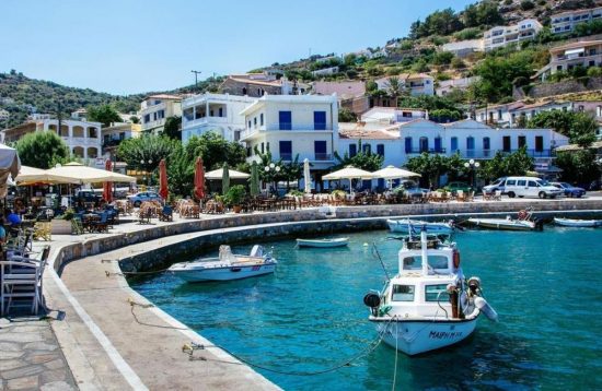 Ικαρία: Το μυστικό της μακροζωίας κρύβεται σε ένα… βαζάκι!