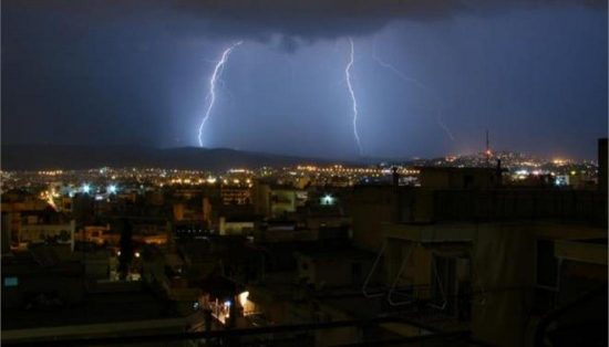 Προβλήματα από το πέρασμα της καταιγίδας στην Αττική