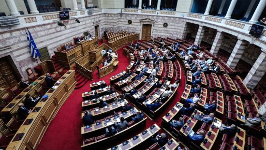 Τη Δευτέρα ψηφίζεται το νέο Σύνταγμα – Τα κοινά σημεία και οι κόκκινες γραμμές των κομμάτων