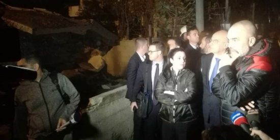 Δένδιας από Δυρράχιο: «Είμαστε δίπλα στον αλβανικό λαό»