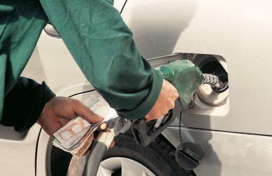 Εξαρθρώθηκε κύκλωμα νοθείας καυσίμων – 20 πρατήρια έβαζαν οινόπνευμα αντί βενζίνης