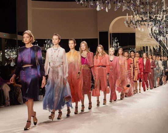 Chanel: Η εντυπωσιακή συλλογή στις…σκάλες της Coco