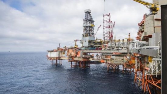 Πετρέλαιο: Βουτιά 13% για Brent και 12% για το WTI – Ισχυρές απώλειες και για το συμβόλαιο φυσικού αερίου στην Ευρώπη