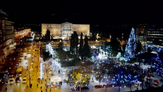 Ανάβει απόψε το χριστουγεννιάτικο δέντρο στο Σύνταγμα: Όλα όσα θα δούμε