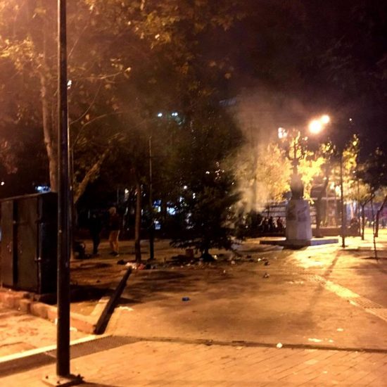 Νύχτα βανδαλισμών σε Αθήνα και Θεσσαλονίκη – Μεγάλες υλικές καταστροφές και προσαγωγές (pics & video)
