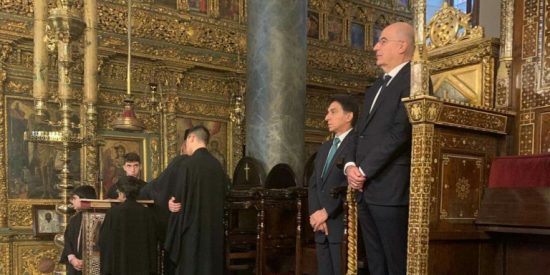 Δένδιας: Στο Φανάρι παρακολούθησε τη Θεία Λειτουργία