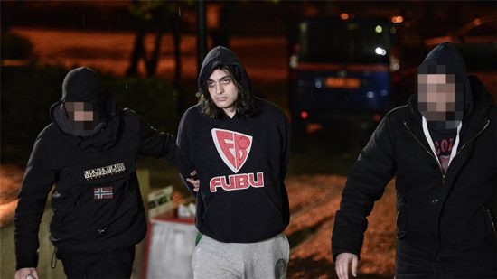 Έγκλημα στα Πετράλωνα: Στον εισαγγελέα ο 21χρονος, μπαλτάς το φονικό όπλο
