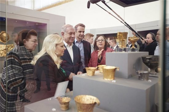 Θαυμασμός και συγκίνηση μπροστά στον «Τζόκεϋ» του Εθνικού Αρχαιολογικού για τον Νετανιάχου