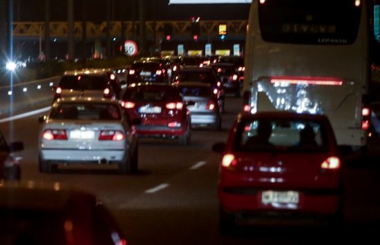 Κυκλοφοριακό κομφούζιο στη Λεωφόρο Αθηνών – Έσπασε αγωγός νερού