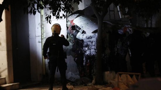Ελεύθερη αφέθηκε η κόρη του γνωστού ηθοποιού που συνελήφθη στο Κουκάκι (video-pics)