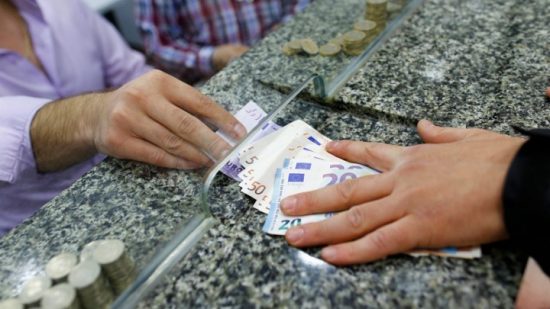 Νωρίτερα η καταβολή συντάξεων Ιουνίου με βάση τον ΑΜΚΑ-Οι ημερομηνίες