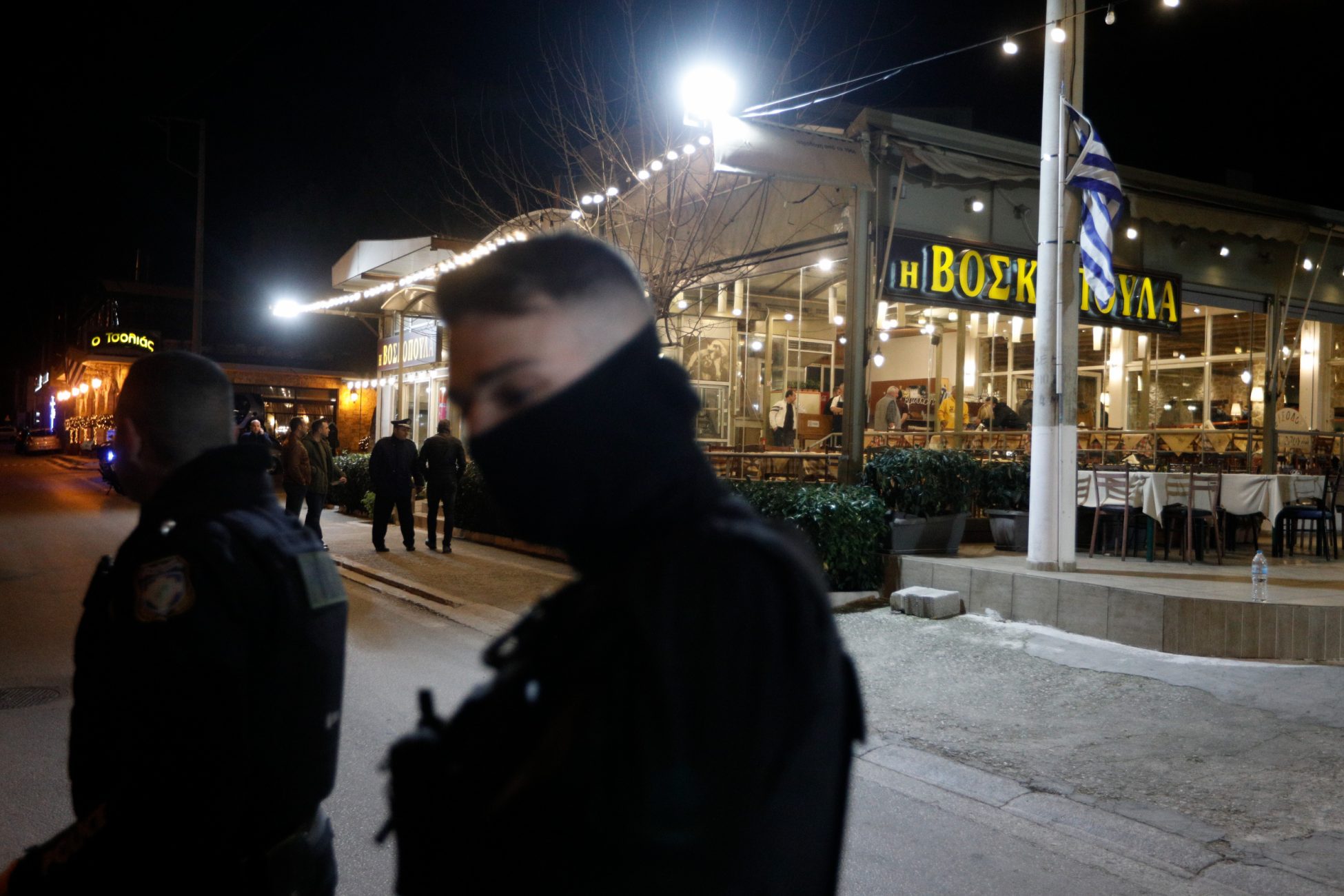 Διπλή εκτέλεση στη Βάρη: «Τους πυροβόλησαν μπροστά στα παιδιά τους» – Για μαφιόζικο πόλεμο μιλούν τα σερβικά ΜΜΕ