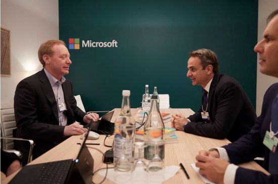 Business στην Ελλάδα μέσω Νταβός: Με τον πρόεδρο της Microsoft συναντήθηκε ο Κυριάκος Μητσοτάκης