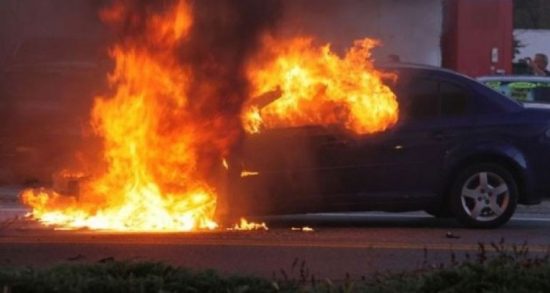 Αντιεξουσιαστές ανέλαβαν την ευθύνη για τους εμπρησμούς αυτοκινήτων