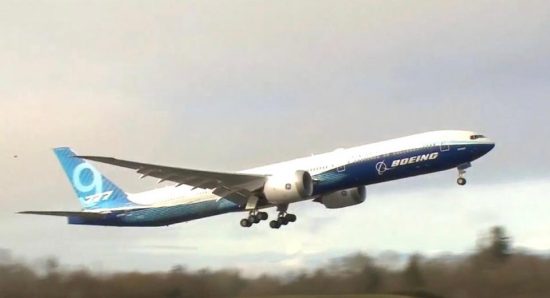 Boeing: Παρθενικό ταξίδι για τον «γίγαντα των αιθέρων» (video)