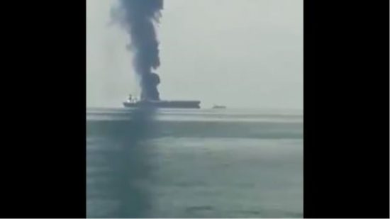 Περσικός Κόλπος: Απεγκλωβισμός πληρώματος παναμέζικου δεξαμενόπλοιου που πήρε φωτιά