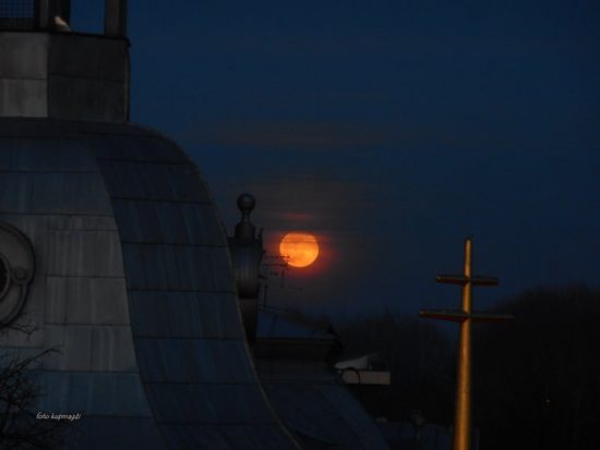 Μαγικές εικόνες από την υπερ-πανσέληνο (video-pics)
