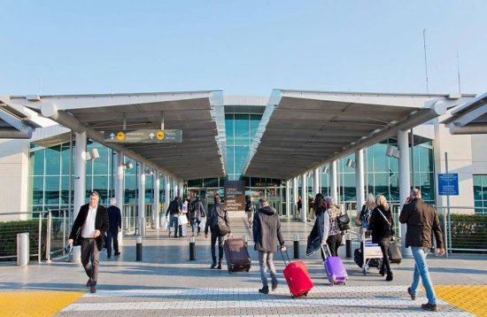 Πρόθυμοι 2 στους 3 ταξιδιώτες να αρχίσουν τα διεθνή ταξίδια