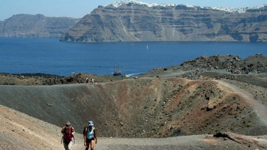 «Ξύπνησε» το ηφαίστειο της Σαντορίνης: Oι πιθανότητες ενεργοποίησης και το σχέδιο αντιμετώπισης